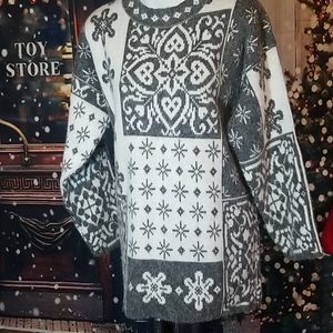 Needles and Yarn Vintage Snowflake Tunic Sweater